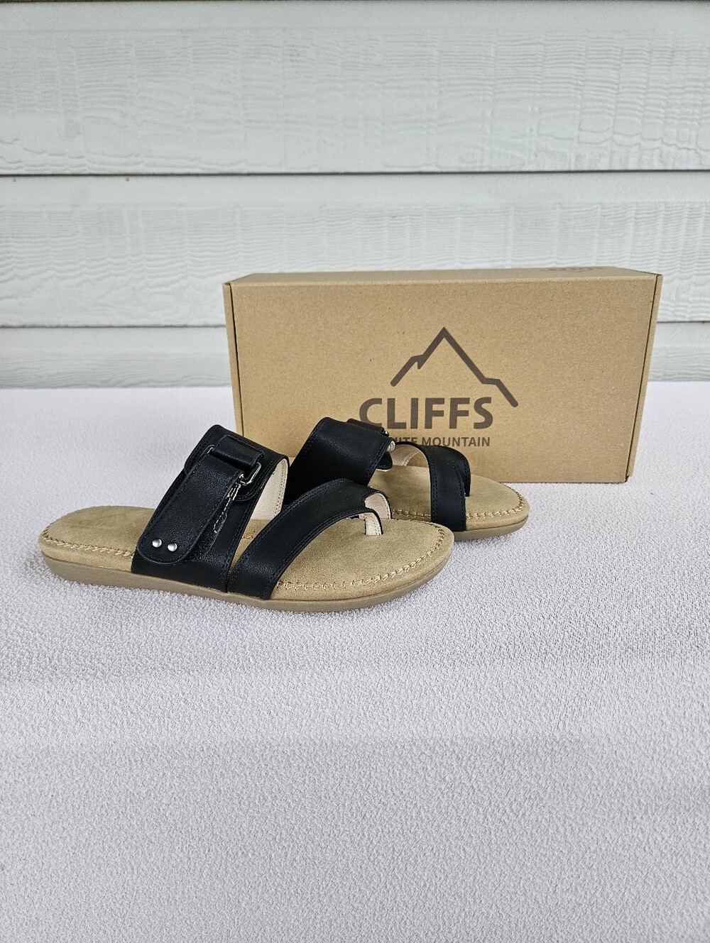 Cliffs By White Mountain Fancify Slip On Sandal Women SZ 6.5 Smooth Black Buckle